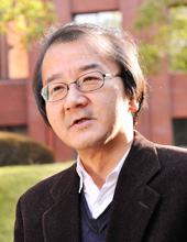 経済学部長 伊達 浩憲
